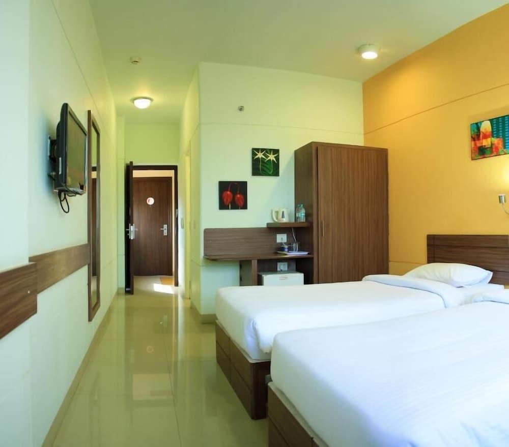 Hotel East Delhi Nuova Delhi Esterno foto