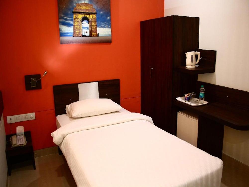 Hotel East Delhi Nuova Delhi Esterno foto