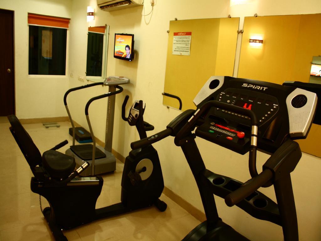 Hotel East Delhi Nuova Delhi Esterno foto