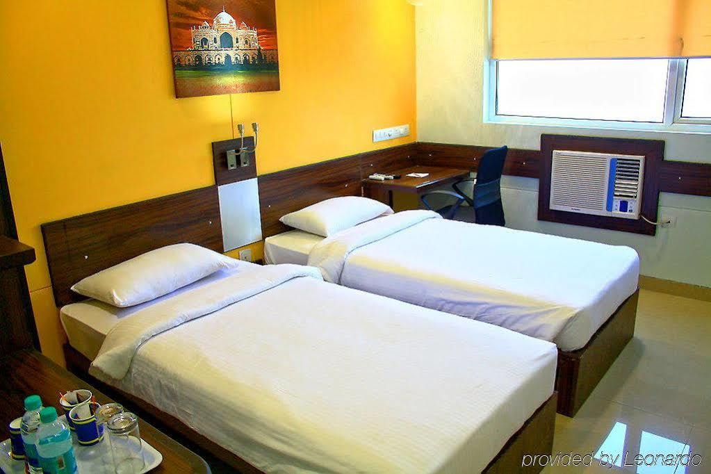 Hotel East Delhi Nuova Delhi Esterno foto
